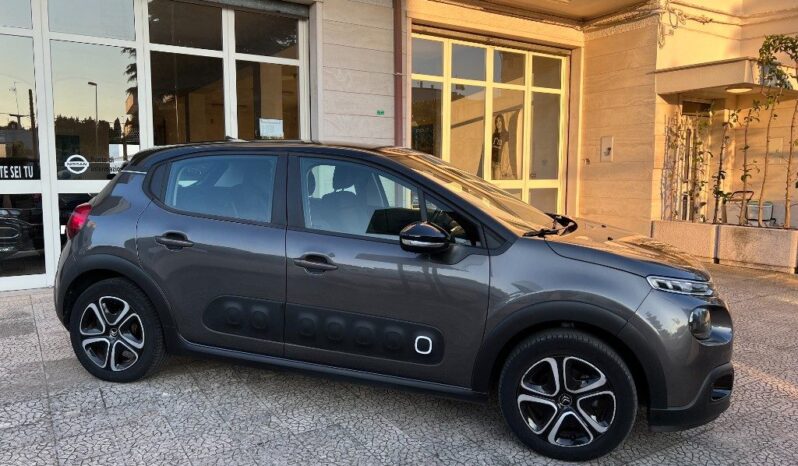 
								Citroen C3 BlueHDi Shine .									
