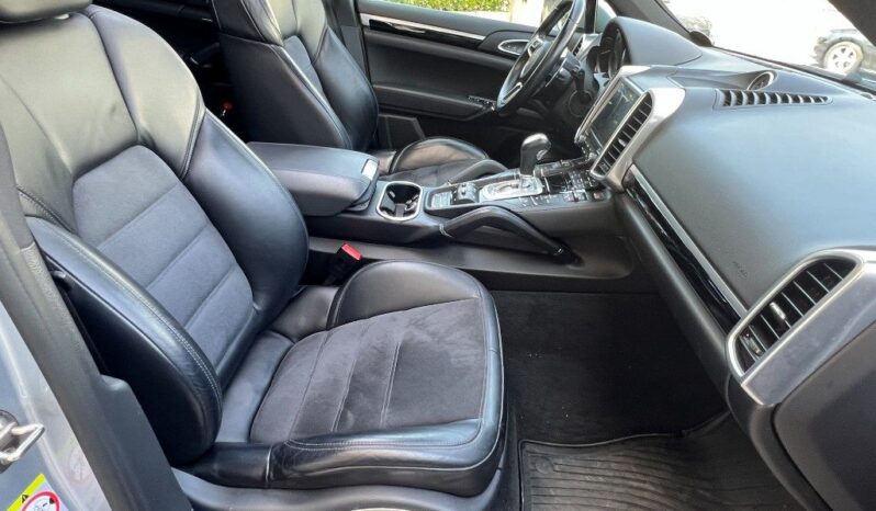
								Porsche Cayenne 3.0 Diesel TETTO pieno									