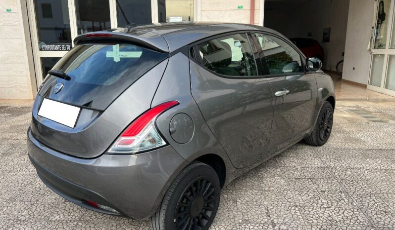 
								Lancia Ypsilon 1.0 FireFly 5 porte S&S Hybrid pieno									