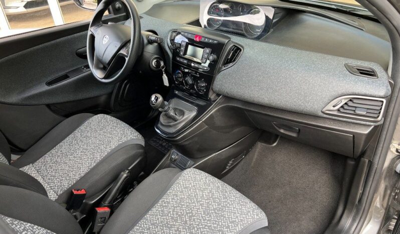 
								Lancia Ypsilon 1.0 FireFly 5 porte S&S Hybrid pieno									