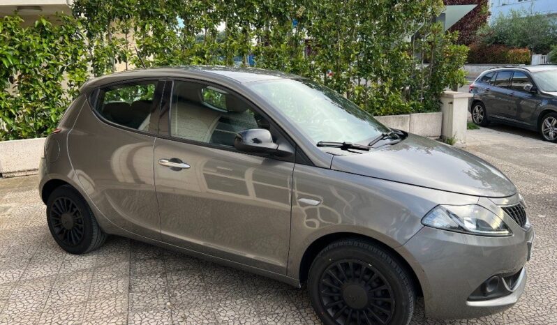 
								Lancia Ypsilon 1.0 FireFly 5 porte S&S Hybrid pieno									