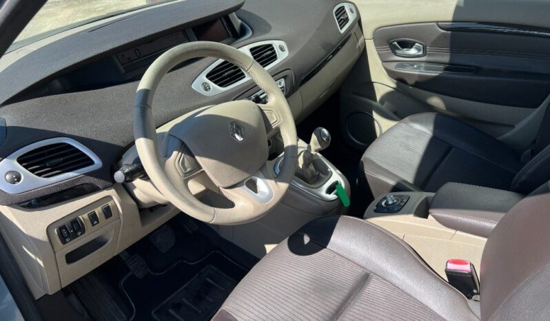 
								Renault Scenic X-Mod 1.5 dCi 110CV .									