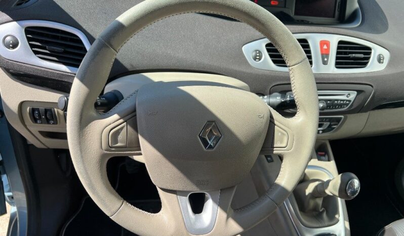
								Renault Scenic X-Mod 1.5 dCi 110CV .									