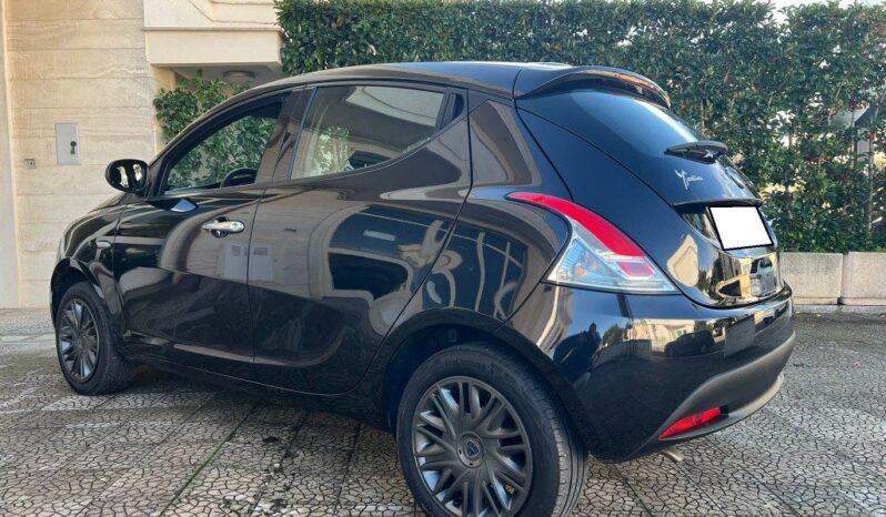 
								Lancia Ypsilon 1.0 FireFly S&S Hybrid Ecochic .									