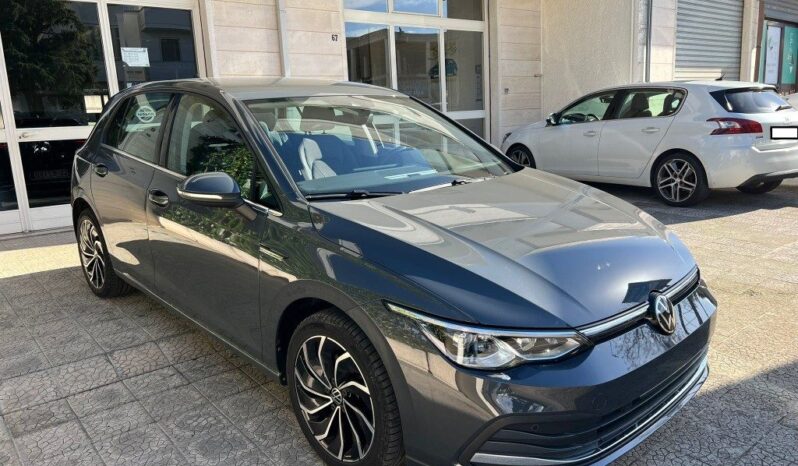 
								Volkswagen Golf 2.0 TDI DSG .									