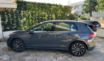 
									Volkswagen Golf 2.0 TDI DSG .								
