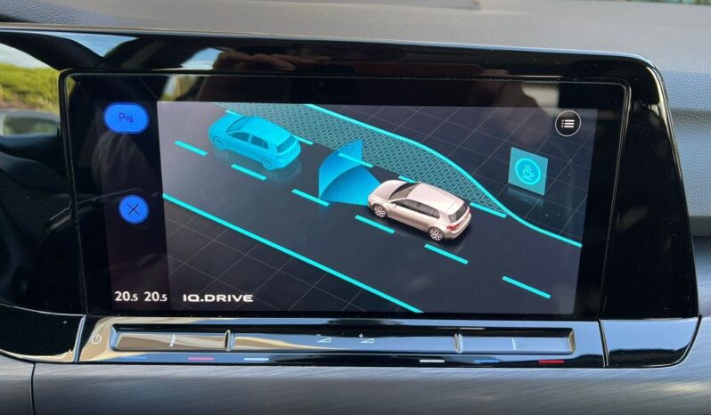 
								Volkswagen Golf 2.0 TDI DSG .									