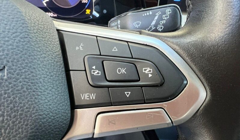 
								Volkswagen Golf 2.0 TDI DSG .									