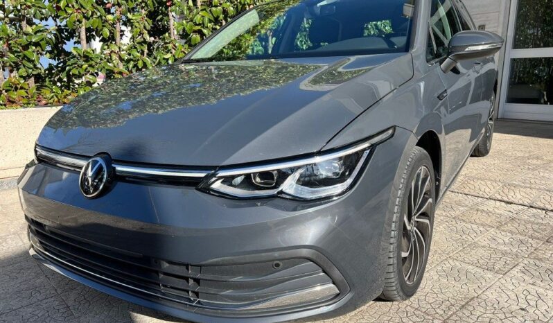 
								Volkswagen Golf 2.0 TDI DSG .									