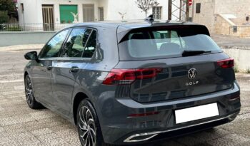 
									Volkswagen Golf 2.0 TDI DSG .								