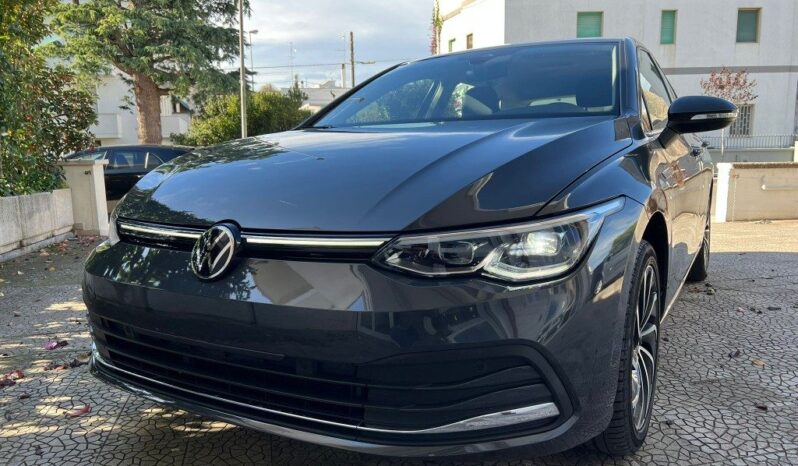 
								Volkswagen Golf 2.0 TDI DSG .									