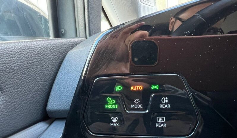 
								Volkswagen Golf 2.0 TDI DSG .									