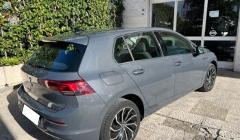 
									Volkswagen Golf 2.0 TDI DSG .								