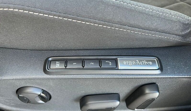 
								Volkswagen Golf 2.0 TDI DSG .									