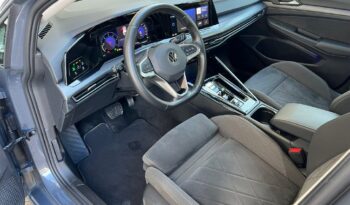 
									Volkswagen Golf 2.0 TDI DSG .								