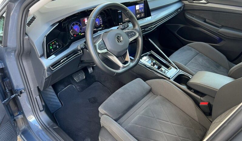 
								Volkswagen Golf 2.0 TDI DSG .									