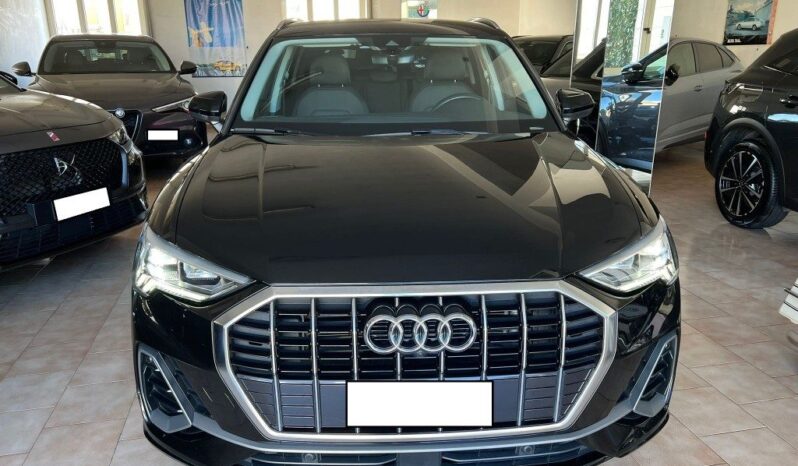 
								Audi Q3 2.0 TDI 150 S tronic S line edition .									
