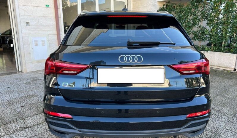 
								Audi Q3 2.0 TDI 150 S tronic S line edition .									