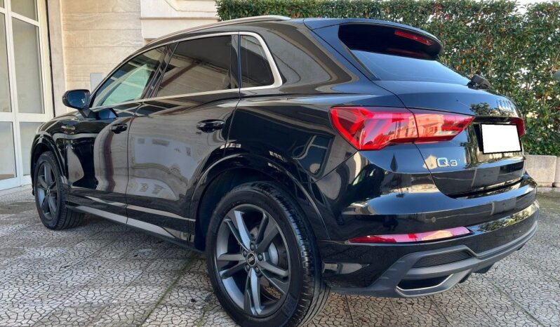 
								Audi Q3 2.0 TDI 150 S tronic S line edition .									