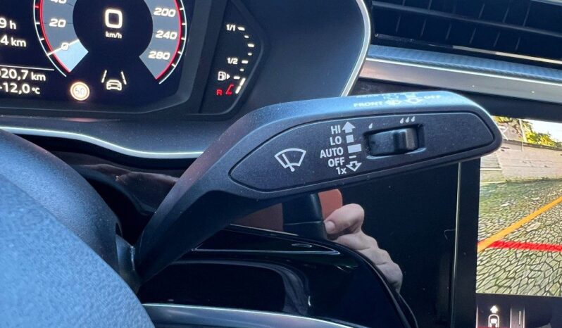 
								Audi Q3 2.0 TDI 150 S tronic S line edition .									