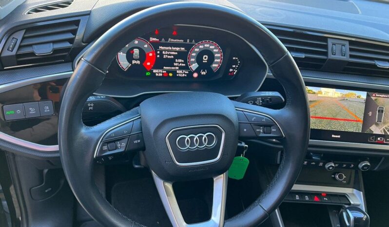 
								Audi Q3 2.0 TDI 150 S tronic S line edition .									