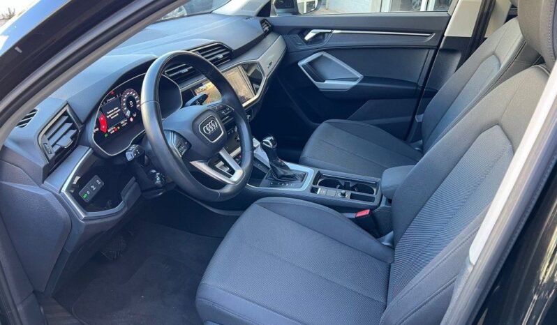 
								Audi Q3 2.0 TDI 150 S tronic S line edition .									