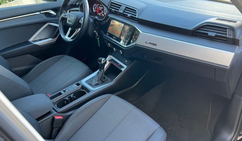 
								Audi Q3 2.0 TDI 150 S tronic S line edition .									