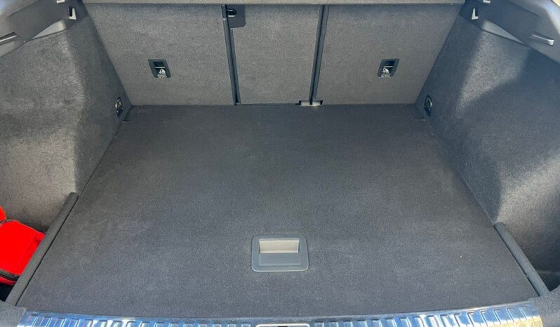 
								Audi Q3 2.0 TDI 150 S tronic S line edition .									