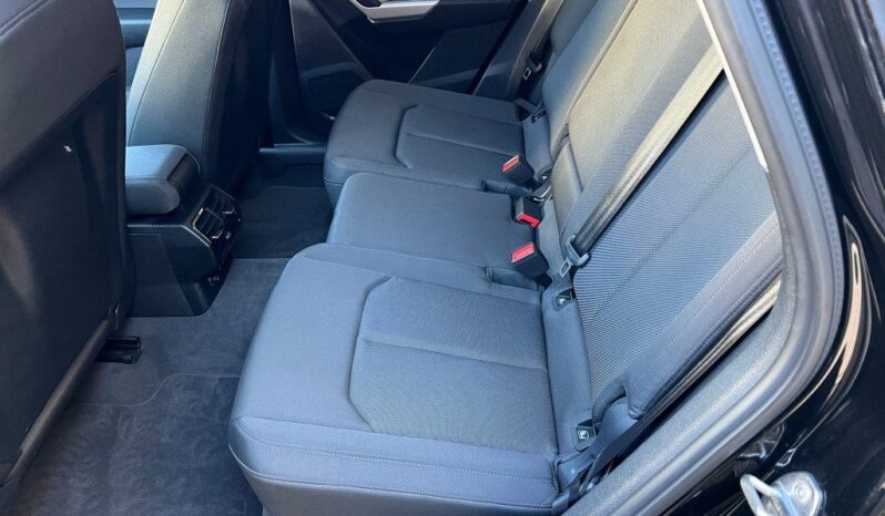 
								Audi Q3 2.0 TDI 150 S tronic S line edition .									