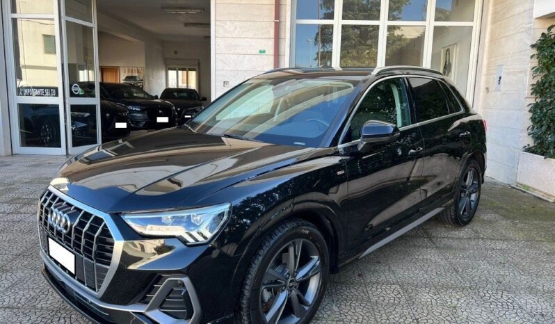 
								Audi Q3 2.0 TDI 150 S tronic S line edition .									