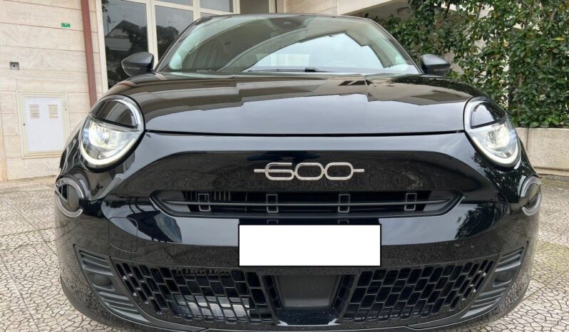 
								Fiat 600 Hybrid 100 CV DCT MHEV .									