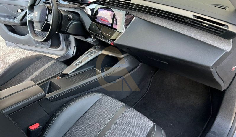 
 Peugeot 308 BlueHDi 130 S&S EAT8 Allure .									
