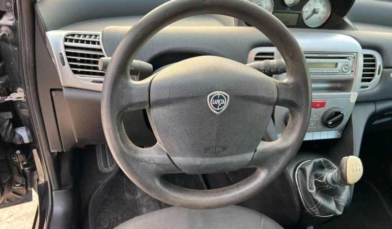 
 Lancia Ypsilon 1.2 .									