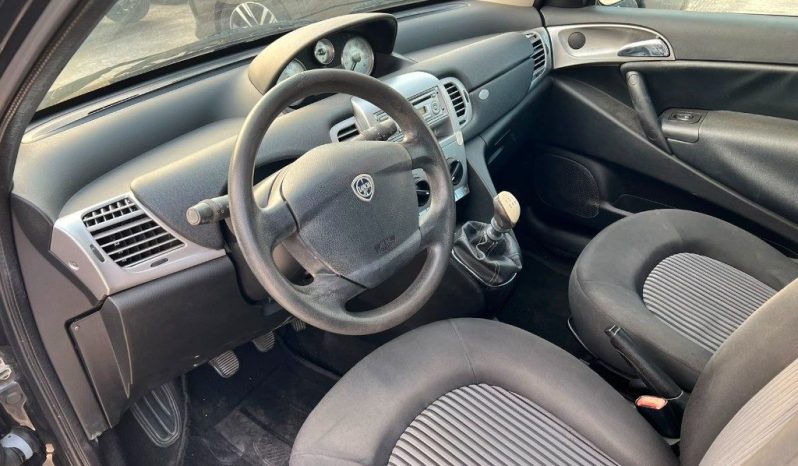 
 Lancia Ypsilon 1.2 .									