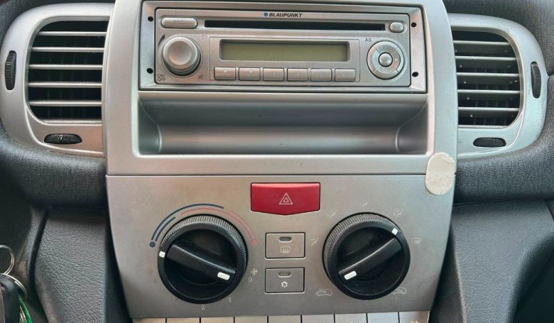 
 Lancia Ypsilon 1.2 .									
