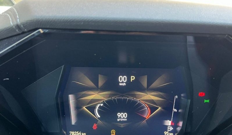 
 DS4 BlueHDi 130 aut. Cross Trocadero .									