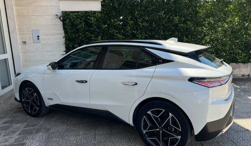 
 DS4 BlueHDi 130 aut. Cross Trocadero .									