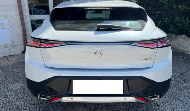 
 DS4 BlueHDi 130 aut. Cross Trocadero .									