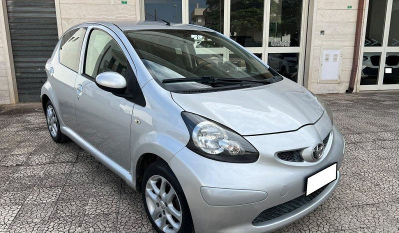 
 Toyota Aygo 1.0 12V 5 porte AUTO .									