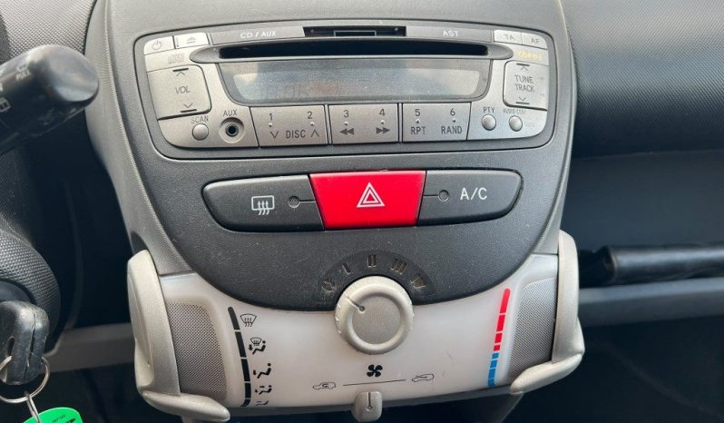 
 Toyota Aygo 1.0 12V 5 porte AUTO .									