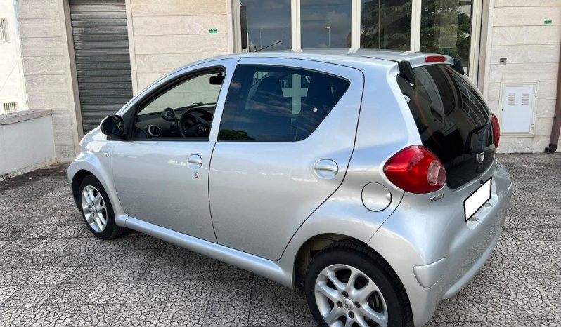 
 Toyota Aygo 1.0 12V 5 porte AUTO .									