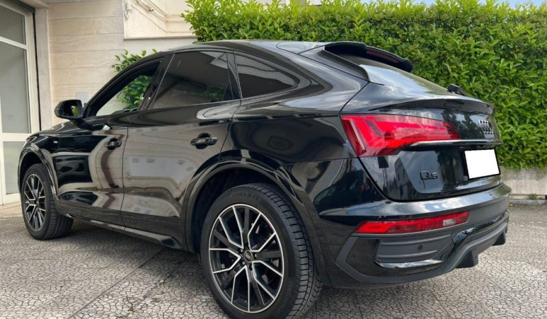 
 Audi Q5 SPB 2.0 TDI quattro S-tronic S-line .									