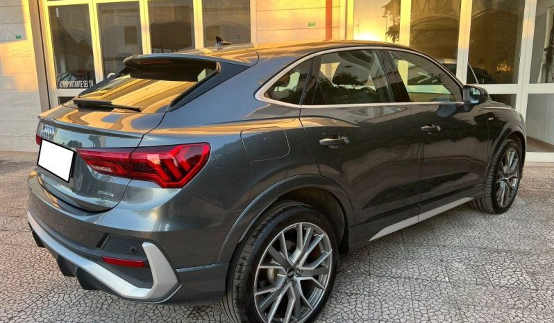 
 Audi Q3 SPB 2.0 TDI quattro S tronic S line edition .									