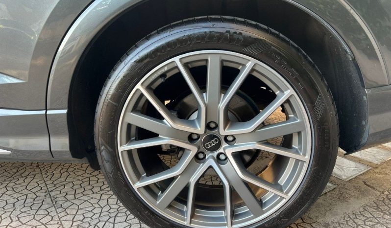 
 Audi Q3 SPB 2.0 TDI quattro S tronic S line edition .									